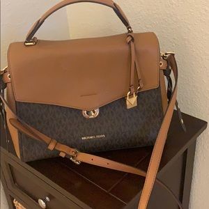 Michael kors crossbody